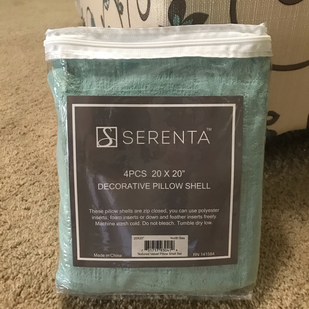 Serena 4 piece 20x20 pillow covers, zip closure
